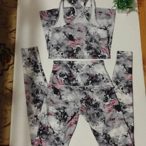 lululemon athletica 2 Piece Set. Womens size4.Moody Mirage,White,DeepNavy color - Picture 2 of 12